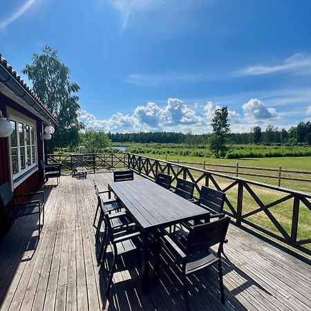 Вилла Idylliskt Hus Med Sjoeutsikt. Эстаммар Экстерьер фото