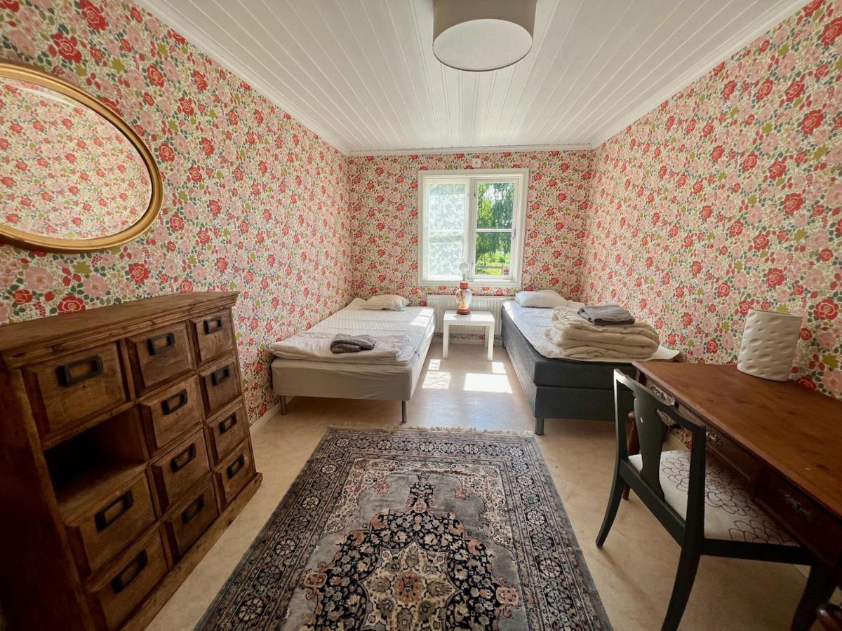 Вилла Idylliskt Hus Med Sjoeutsikt. Эстаммар Экстерьер фото
