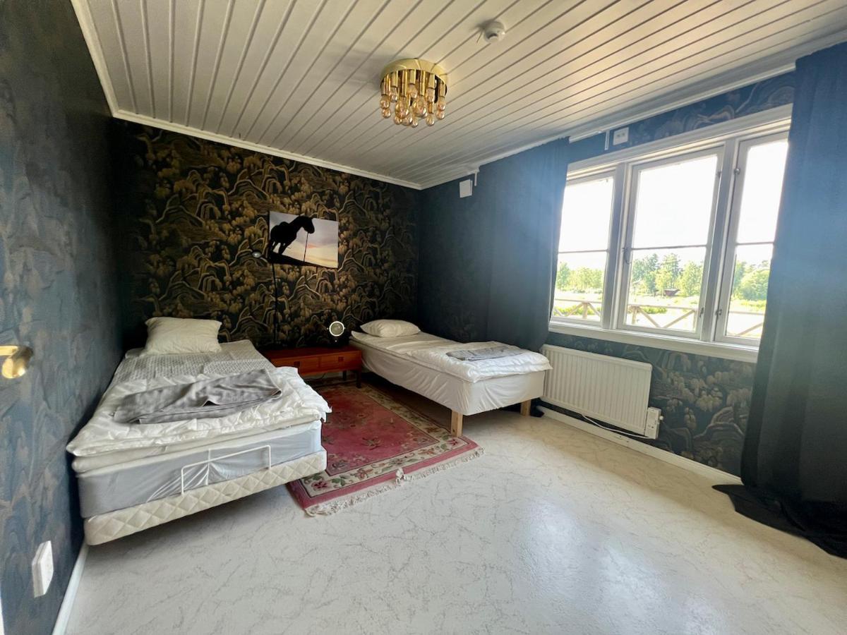 Вилла Idylliskt Hus Med Sjoeutsikt. Эстаммар Экстерьер фото