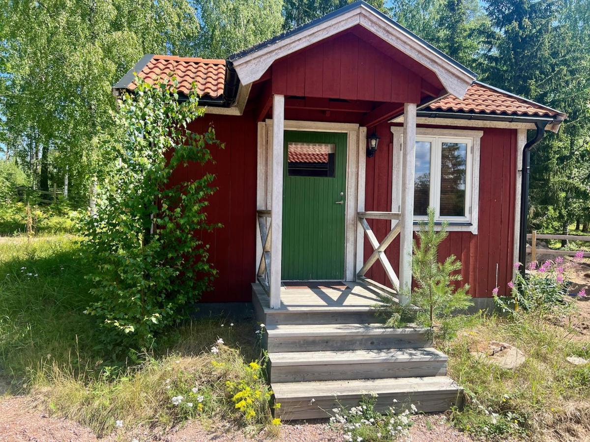 Вилла Idylliskt Hus Med Sjoeutsikt. Эстаммар Экстерьер фото