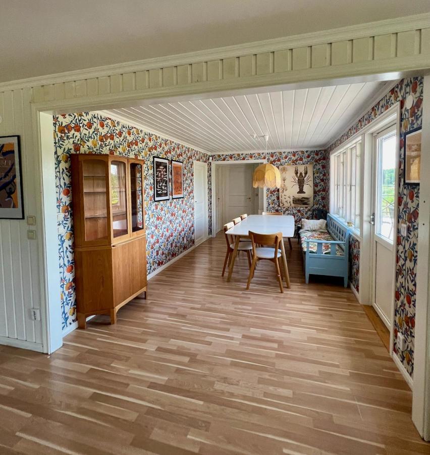 Вилла Idylliskt Hus Med Sjoeutsikt. Эстаммар Экстерьер фото