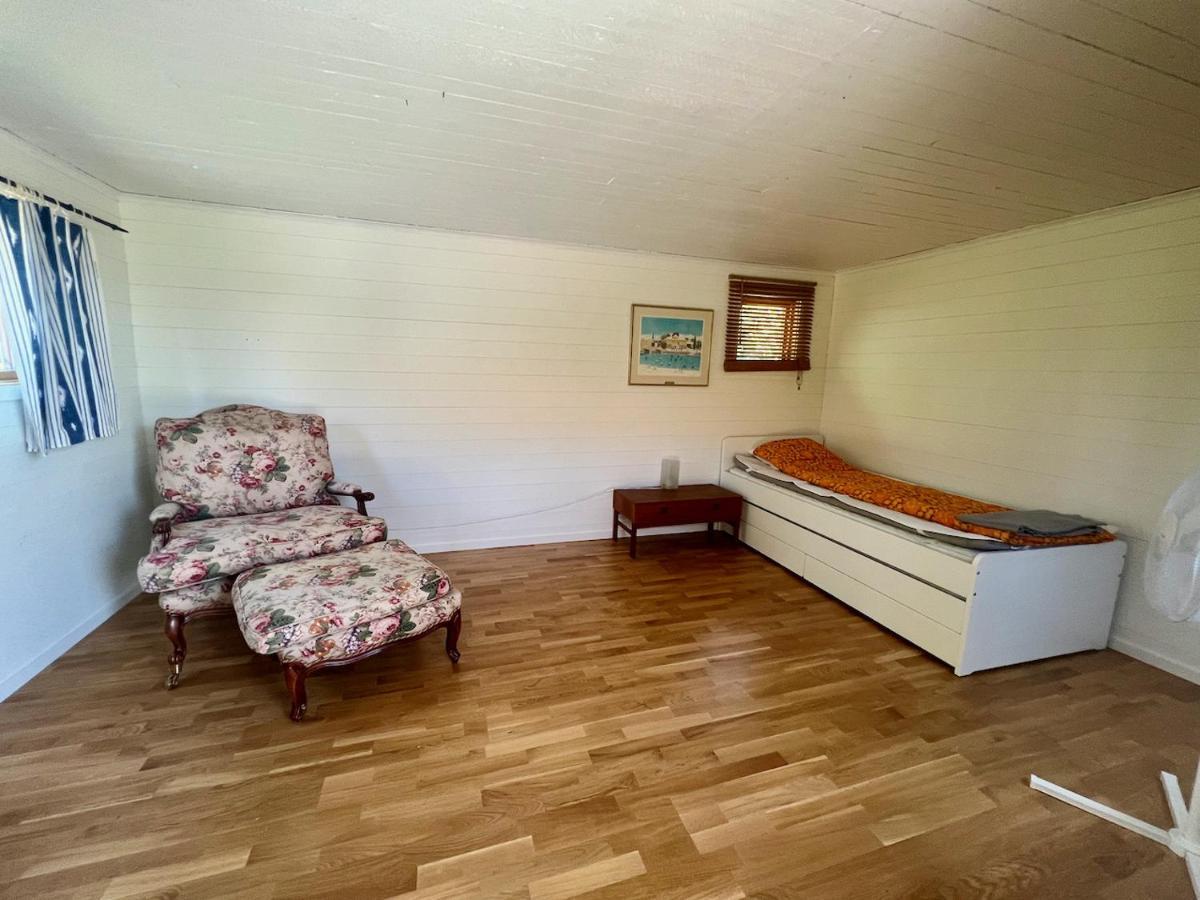 Вилла Idylliskt Hus Med Sjoeutsikt. Эстаммар Экстерьер фото